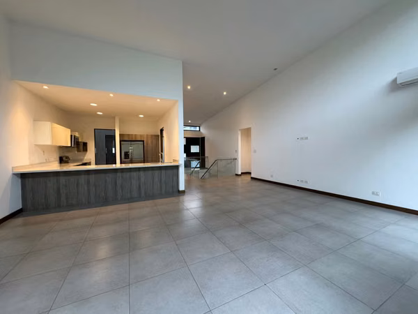 Casa Contemporánea en Venta | Condominio 527, Los Laureles, Escazú