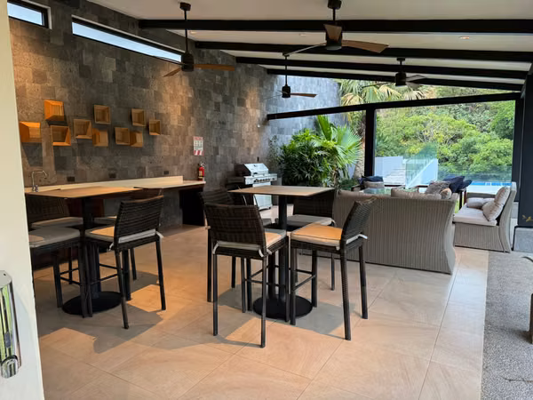 Casa Contemporánea en Venta | Condominio 527, Los Laureles, Escazú