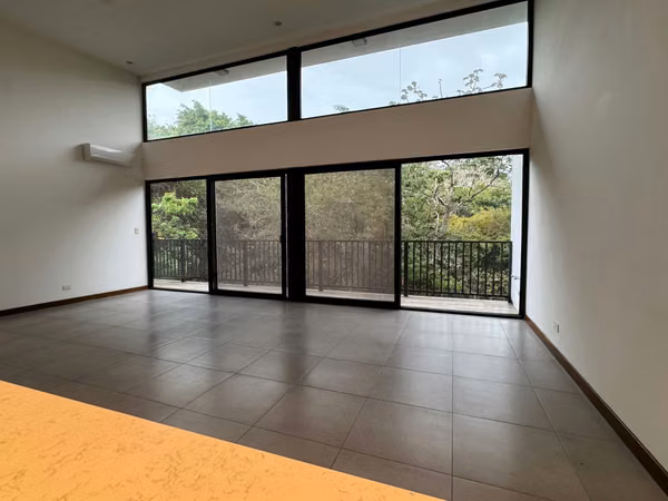 Casa Contemporánea en Venta | Condominio 527, Los Laureles, Escazú
