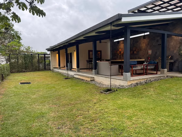 Casa Contemporánea en Venta | Condominio 527, Los Laureles, Escazú