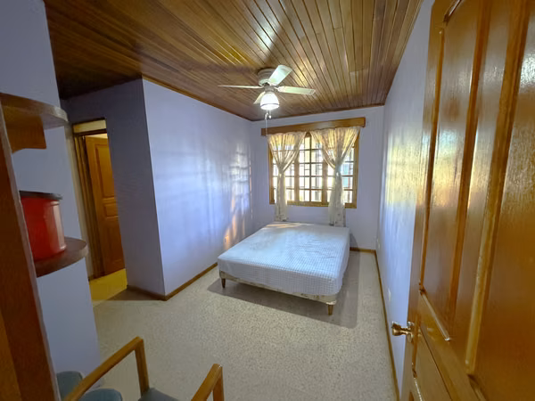 Casa en Venta en Alajuela, Villa Bonita. Con Apto Independiente y Gran Terreno — Oportunidad Única