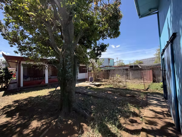 Casa en Venta en Alajuela, Villa Bonita. Con Apto Independiente y Gran Terreno — Oportunidad Única