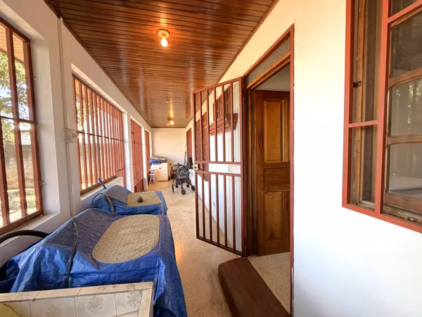 Casa en Venta en Alajuela, Villa Bonita. Con Apto Independiente y Gran Terreno — Oportunidad Única