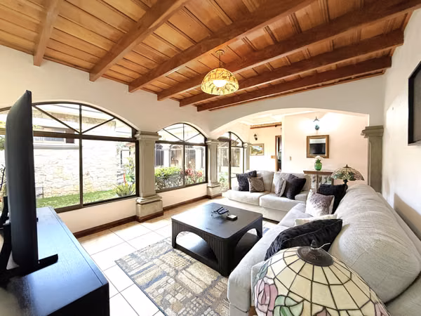 VENTA Casa Exclusiva en Curridabat en Altamonte. Un Nivel, Jardín Amplio y 4 Hab y Ubicación Premiun