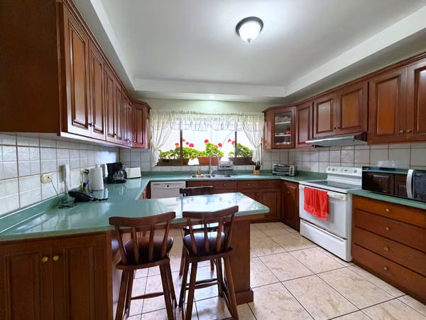 VENTA Casa Exclusiva en Curridabat en Altamonte. Un Nivel, Jardín Amplio y 4 Hab y Ubicación Premiun