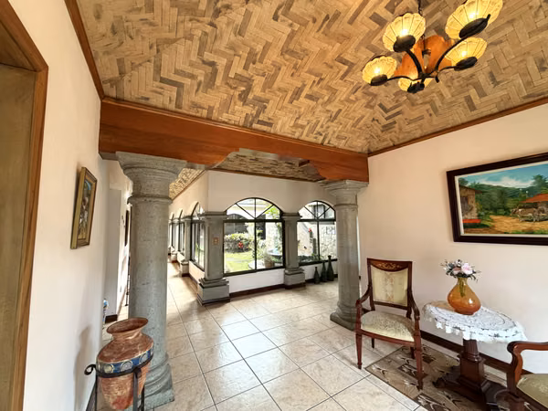 VENTA Casa Exclusiva en Curridabat en Altamonte. Un Nivel, Jardín Amplio y 4 Hab y Ubicación Premiun