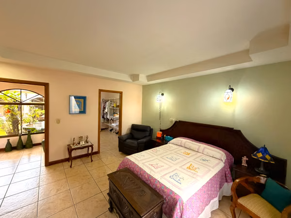 VENTA Casa Exclusiva en Curridabat en Altamonte. Un Nivel, Jardín Amplio y 4 Hab y Ubicación Premiun