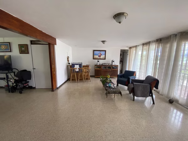 OPORTUNIDAD CASA PARA REMODELAR