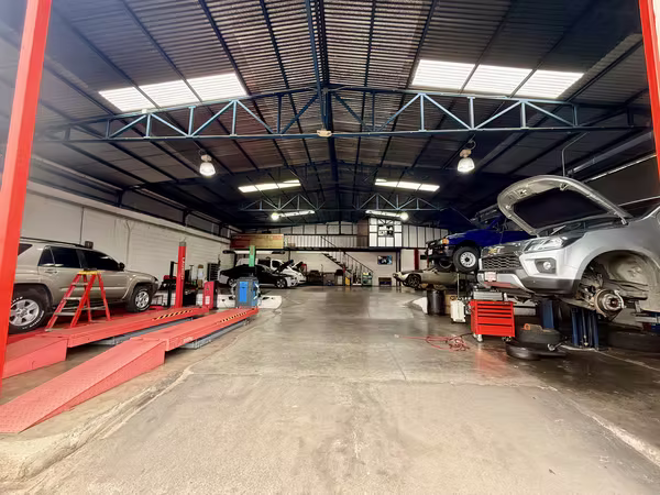Sale of Automotive Workshop Consolidated in Tres Ríos Centro