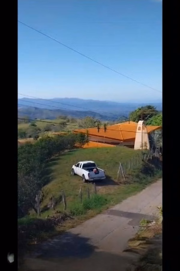 COUNTRY HOUSE FOR SALE IN ATHENS. 33-291