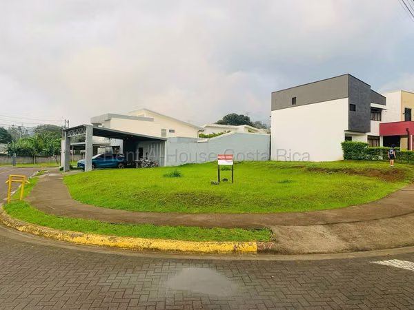 Venta de lote de 245 m2 en condominio en Concepción Tres Rios