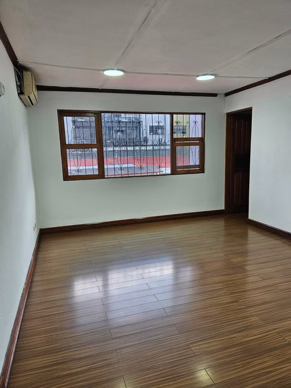 Alquiler oficinas en Barrio Dent / Excelentes instalaciones