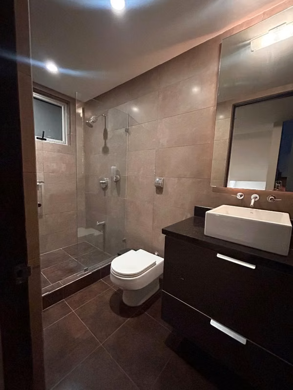 Casa contemporánea de 3 niveles en Santa Ana | Ubicación privilegiada + Amenidades exclusivas
