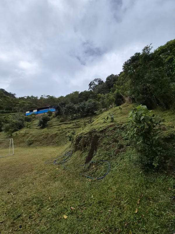 Casa con Vista Panorámica a San José y Bosque Privado en Tarbaca