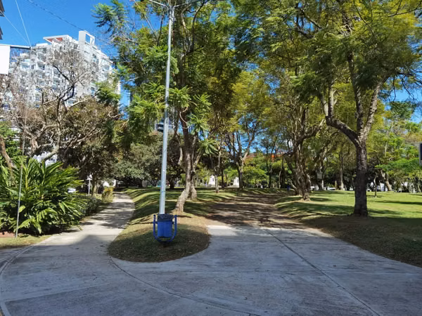 Views of Nunciatura, hermoso- lukoso- wide 63m2, L. Blanca, 1 hab, 1.5 bathrooms, view park.