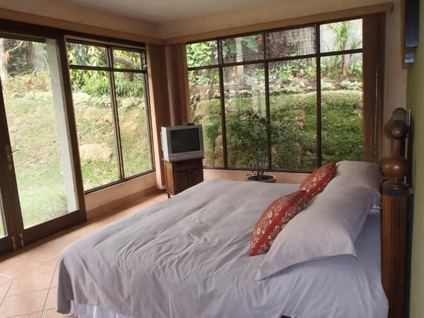 Spacious room for rent in Guachipelín de Escazú