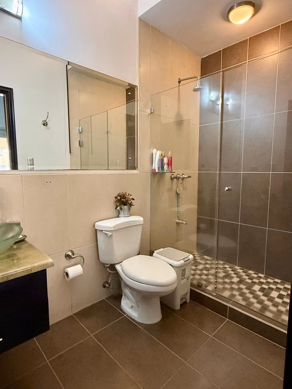 Venta de casa en Santa Ana, San José con piscina privada y estilo único