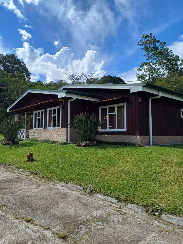 Propiedad con Cabañas en Venta – El Rosario de Desamparados