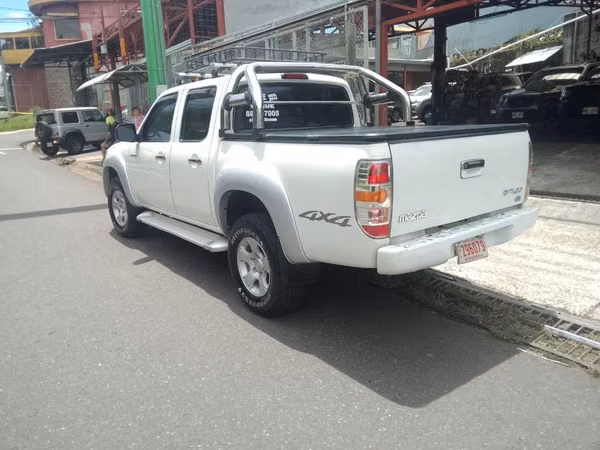 MAZDA BT-50 4X4 MANUAL DIÉSEL