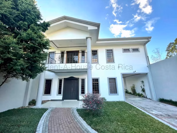 Casa de Lujo en Venta en Santo Domingo de Heredia | Piscina y Rancho H.A.#26-2169