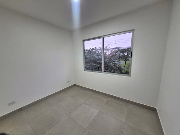Venta para inversión de casa 3 hab en condominio Naos, San Joaquin de Heredia