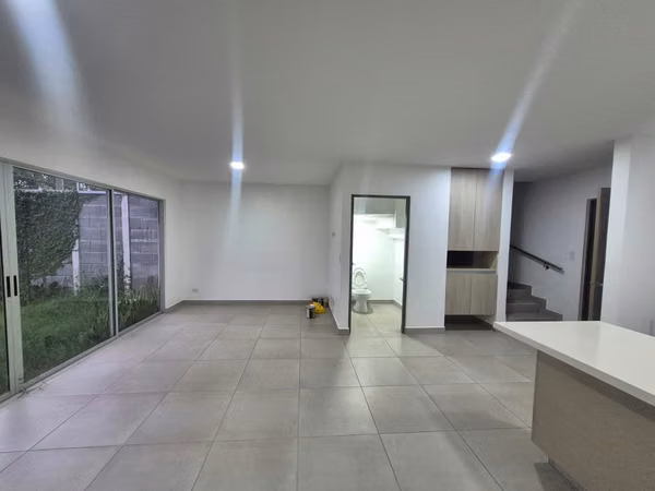 Venta para inversión de casa 3 hab en condominio Naos, San Joaquin de Heredia