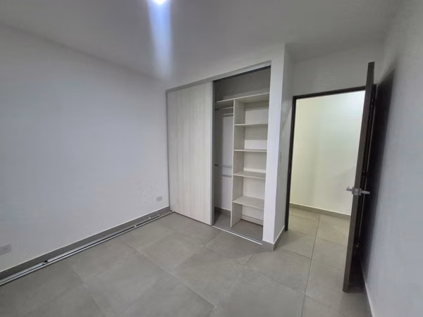 Venta para inversión de casa 3 hab en condominio Naos, San Joaquin de Heredia