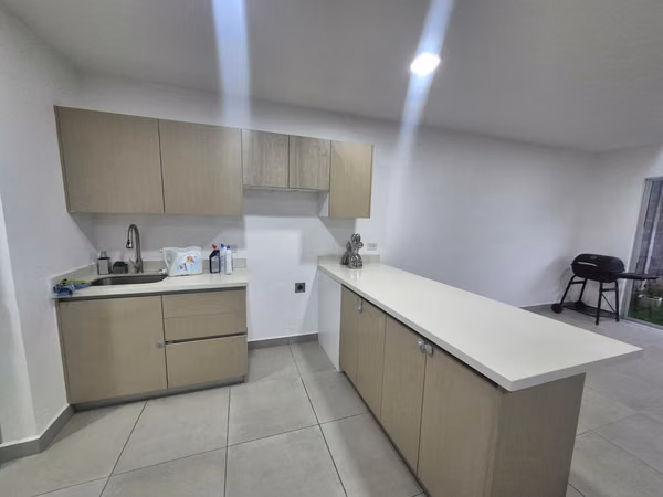 Venta para inversión de casa 3 hab en condominio Naos, San Joaquin de Heredia