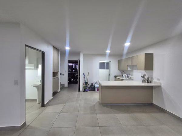 Venta para inversión de casa 3 hab en condominio Naos, San Joaquin de Heredia