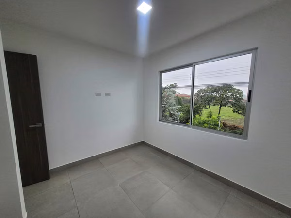 Venta para inversión de casa 3 hab en condominio Naos, San Joaquin de Heredia
