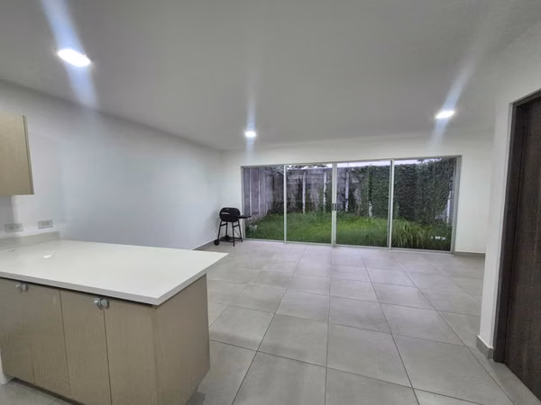 Venta para inversión de casa 3 hab en condominio Naos, San Joaquin de Heredia