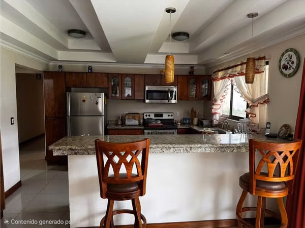 Escazú | Casa de una Planta en Condominio | Amplio Jardín de 300 m² | Pet friendly