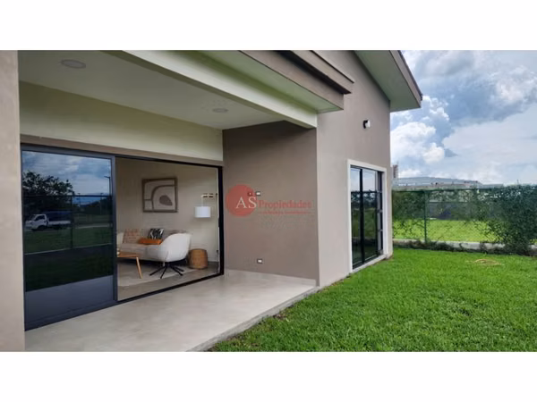 Casa Nueva de 1 Planta en La Guácima | 3 Hab | Patio | Condominio