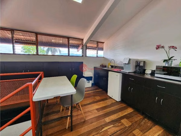 SE ALQUILA OFICINA EN ESCAZÚ DE 11.52 M2