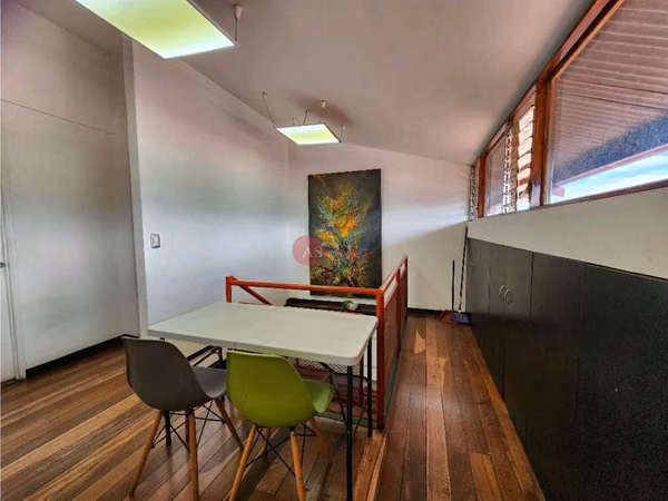 SE ALQUILA OFICINA EN ESCAZÚ DE 11.52 M2