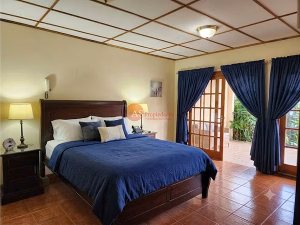 Casa en Residencial Privado | 4 Habitaciones | Patio Grande y Seguridad 24/7
