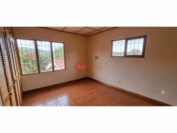 Casa en Residencial Privado | 4 Habitaciones | Patio Grande y Seguridad 24/7