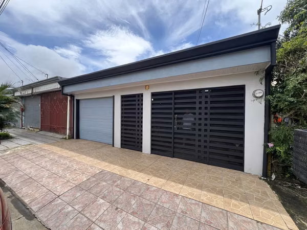 Remodeled Home for Sale in Palmares | 2 Bedrooms, Smart Technology and Premium Wood Finishes