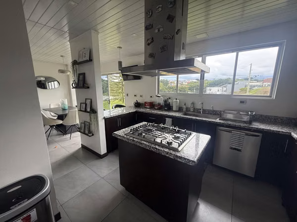 Casa en Venta en Condominio Palma Real, Grecia | 380 m² de Terreno y Amplias Áreas