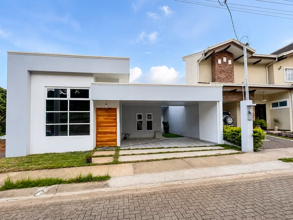 Casa de Lujo en Venta en Condominio Montezuma, Grecia | 4 Habitaciones y Acabados Premium