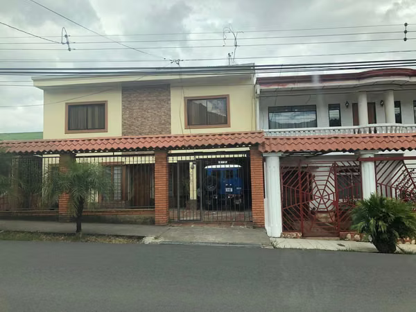 Amplia casa de una planta en Aserrí con terraza y zonas verdes #25-2025 GS