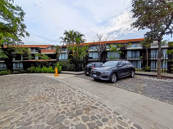 BBE-Liv, S. Ana centro, full amueblado, bello-lujoso-amplio 65 m2, 1 hab, 1.5 baños, terraza-patio.