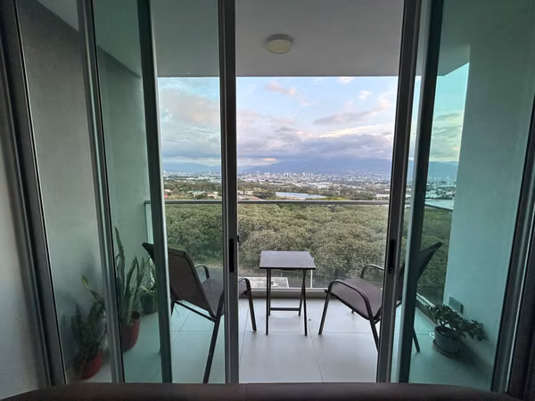 Apartamento en Piso 11 con Vista Espectacular | Condominio Altamira, San Pablo de Heredia