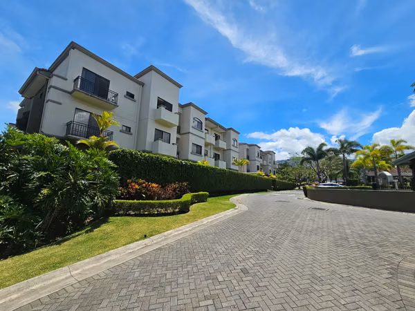 Oferta! Montesol, amueblado, hermoso-fino-como nuevo, 1 hab, A/C, 1.5 baños, terraza, patio.