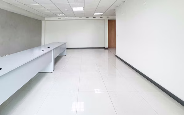 Alquiler Oficina Ejecutiva de 101 m² en Santa Ana con acceso a Ruta 27