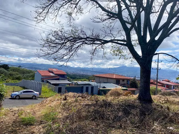 Land for sale with views, San Rafael de Heredia 1,713 sq. mtrs.