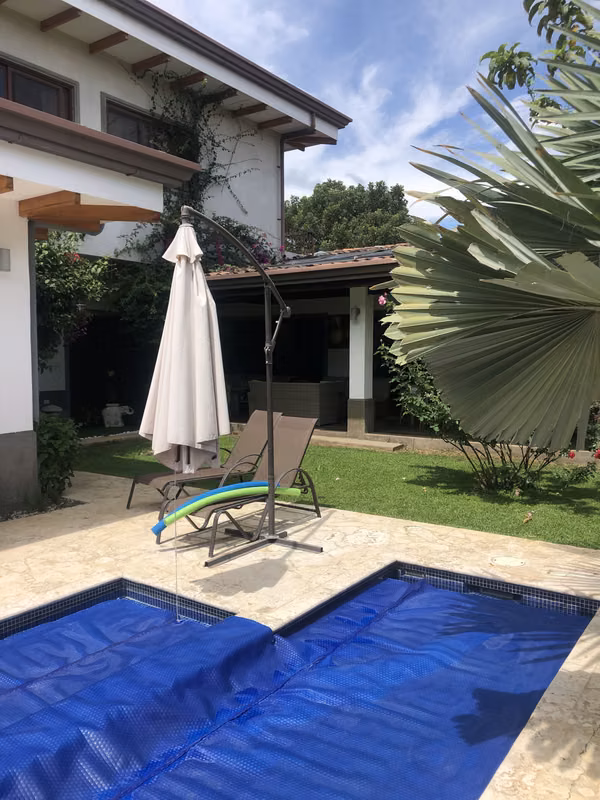 En jaboncillos, Escazu! Casa con master en piso 1PiscinaJsrdin $1.100.000