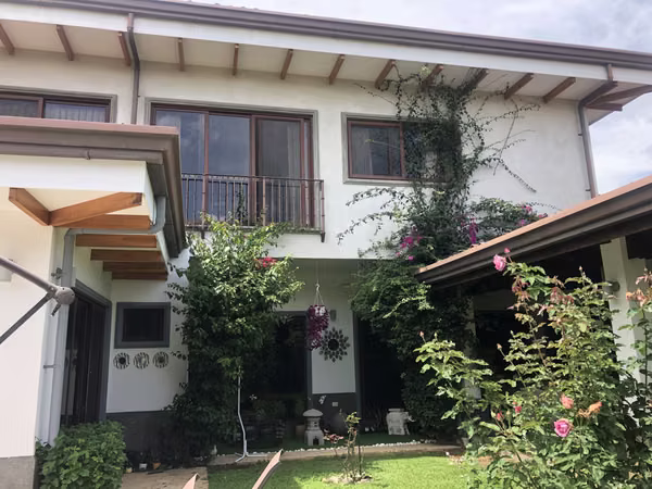 En jaboncillos, Escazu! Casa con master en piso 1PiscinaJsrdin $1.100.000