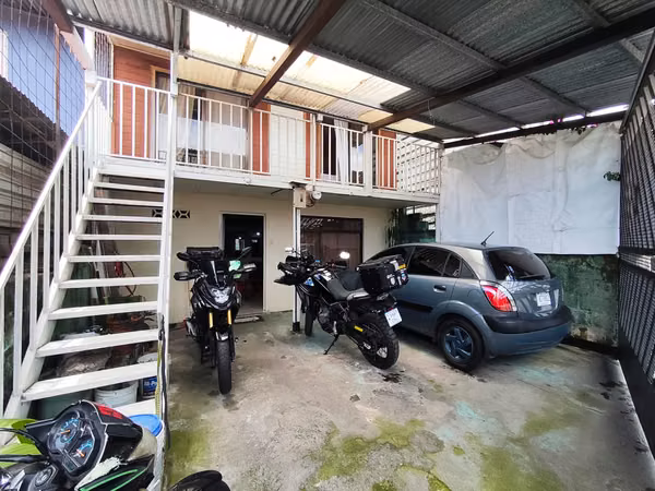 Confortable casa en venta en Alajuelita AP 42429