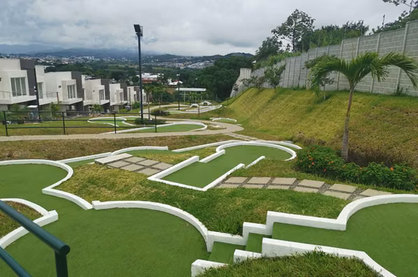 Alquiler de casa Heredia Belén | Amueblada - con A/C Terraza y 3 Parqueos en Condominio
